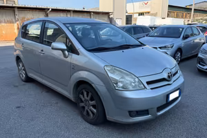 TOYOTA Corolla Verso 2.0 16V D-4D
