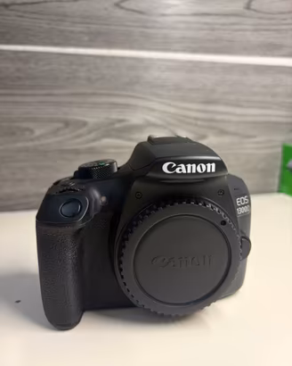 Canon EOS 1300D + 2 obbiettivi + borsa fotografica