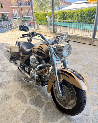 HARLEY-DAVIDSON Road King 1690 CVO centenario FLHR