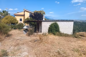 Rustico da ristrutturare