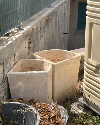 Vasi in cemento angolari