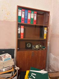 Libreria/mobile ufficio in legno con ante in vetro