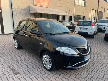 Lancia Ypsilon 1.2 69 CV 5 porte Platinum