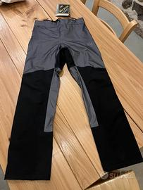 Pantaloni la sportiva