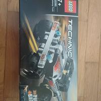 lego technic sigillato e altro aperto 