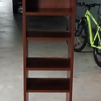 Biblioteca con scaffali adattabili