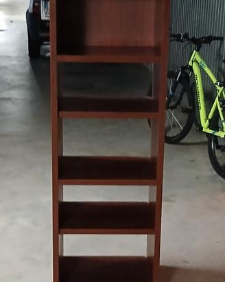 Biblioteca con scaffali adattabili
