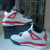 Air Jordan Red Cement colore bianco,nero e rosso 