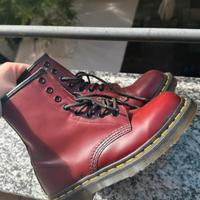 Dr. Martens anfibi cherry