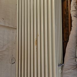 Radiatore/termosifone verticale bianco a colonne