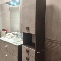 Mobiletto bagno con specchio girevole