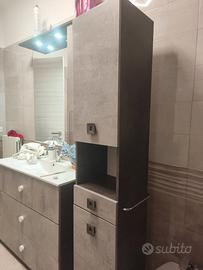 Mobiletto bagno con specchio girevole