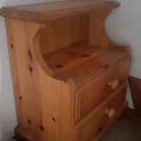 coppia di comodini in legno