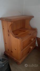coppia di comodini in legno