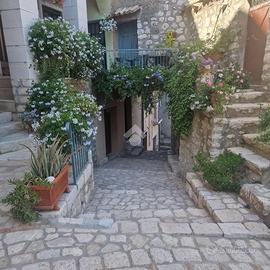 CASA SEMINDIPENDENTE A CAMPOLI DEL MONTE TABURNO