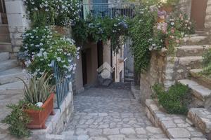 CASA SEMINDIPENDENTE A CAMPOLI DEL MONTE TABURNO