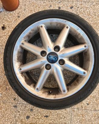 rota con cerchi in lega quasi nuova 194/45 R16