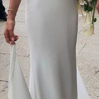 Abito da sposa con coprispalle in pizzo