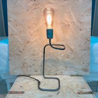 Lampada da tavolo artigianale in metallo