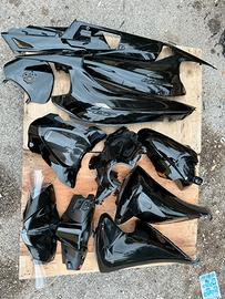 KIT KARENE/PLASTICHE SH 350 2025