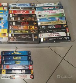 Lotto composto da 22 VHS di film cult e di guerra.