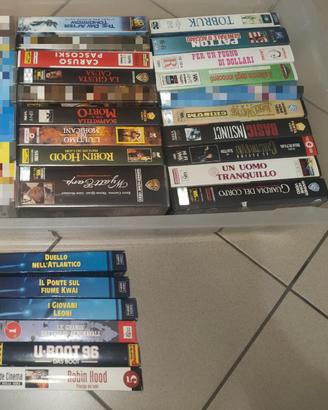 Lotto composto da 22 VHS di film cult e di guerra.