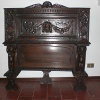 Mobile sardo antico con piano a ribalta