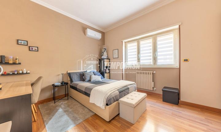 MONOLOCALE CON BALCONE