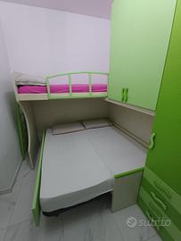 Cameretta  ad angolo e scrivania 