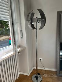 Lampada a pavimento design moderno