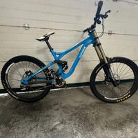 commencal dh supreme (1250€)