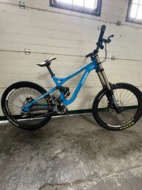 commencal dh supreme (1250€)