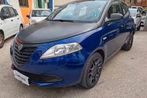 Lancia Ypsilon 1.2 69 CV 5 porte S Momodesign