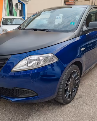 Lancia Ypsilon 1.2 69 CV 5 porte S Momodesign