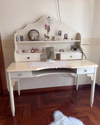 Scrvania e letto francese