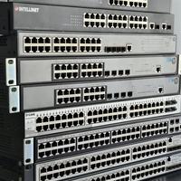 switch vari, modem e patch panel