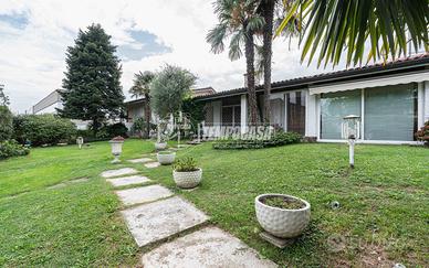 Villa a Solaro Via Edmondo de Amicis 4 locali