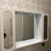 Mobiletto bagno con luce led integrata.