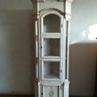 Angoliera nuova con laccatura antichizzata e vetri