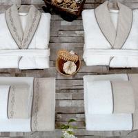 due set asciugamani e acccappatoi