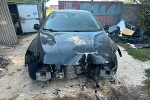 Volvo v40 per ricambi o altro incidentato