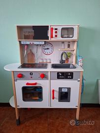 Cucina giocattolo