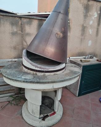 Barbecue in pietra con  copertura in rame
