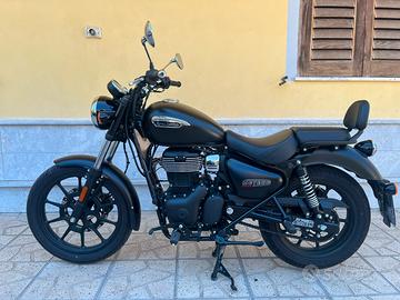 Royal Enfield Meteor 350 stellar black
