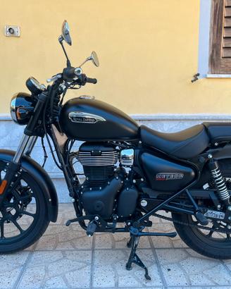 Royal Enfield Meteor 350 stellar black