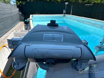 Robo pulisci fondo piscina