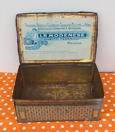 antica scatola di latta 