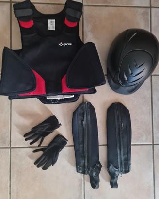 set equitazione: cap, corpetto, ghette , guanti 