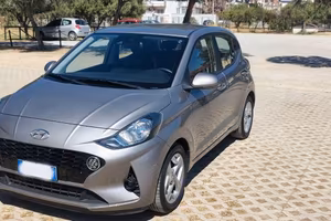 Hyundai i10 1.0 benzina 2023  13.200 km