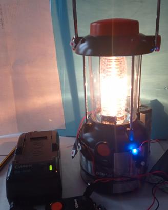 Lampada tipo lanterna portatile,utile x campeggio